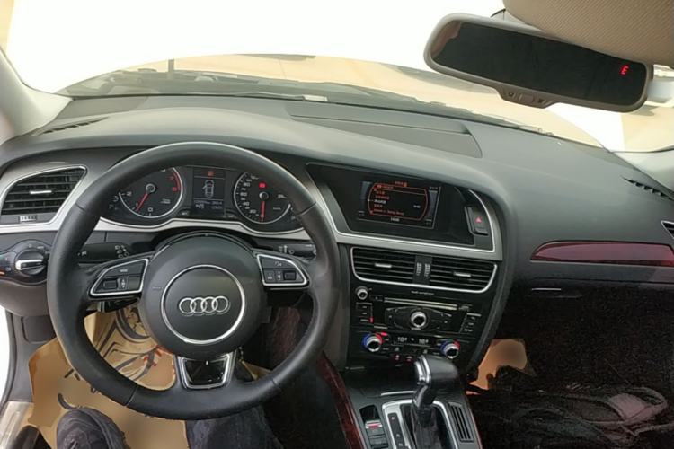 Used Audi A4L 2016 35 TFSI Collector's Edition Automatic Standard Model Center Console