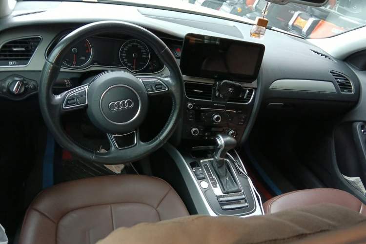 Used Audi A4L 2016 35 TFSI Collector's Edition Automatic Standard Model Center Console
