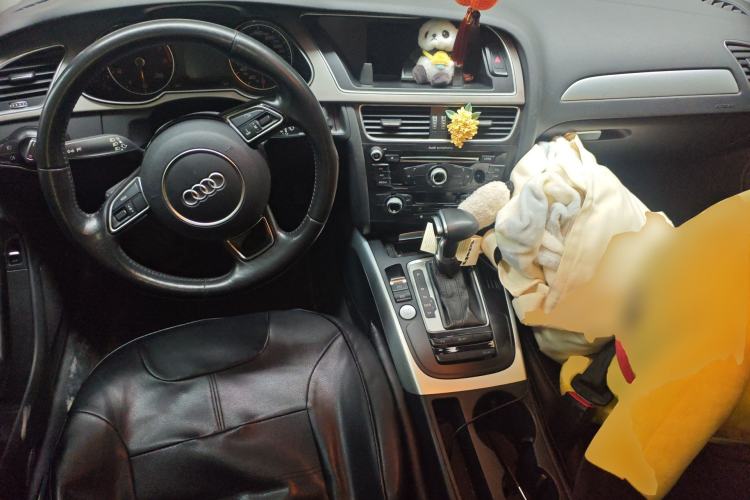 Used Audi A4L 2016 35 TFSI Collector's Edition Automatic Standard Model Center Console