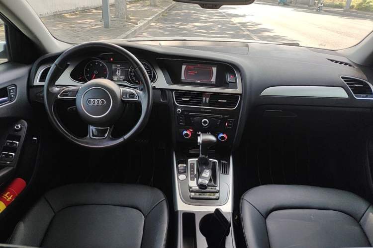 Used Audi A4L 2016 35 TFSI Collector's Edition Automatic Standard Model Center Console