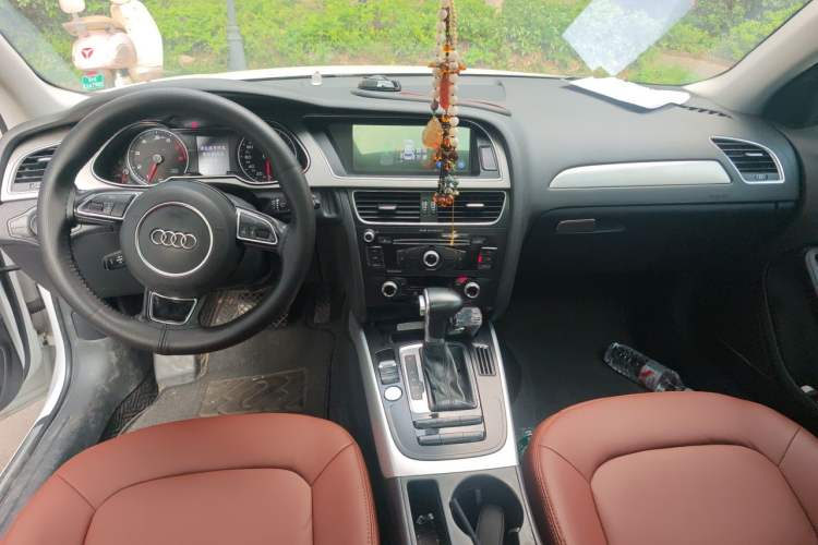 Used Audi A4L 2016 35 TFSI Collector's Edition Automatic Standard Model Center Console