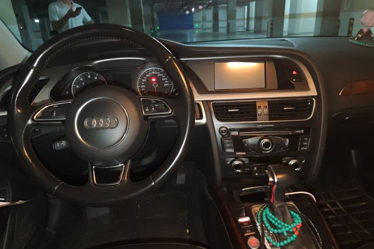 Used Audi A4L 2016 35 TFSI Collector's Edition Automatic Standard Model Center Console