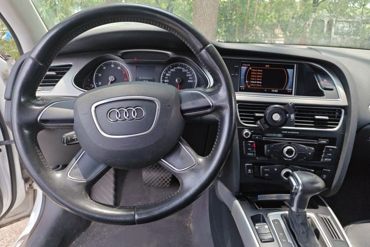 Used Audi A4L 2016 30 TFSI Collector's Edition Automatic Comfort Model Center Console
