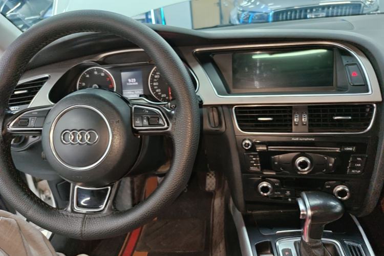 Used Audi A4L 2016 35 TFSI Automatic Standard Model Center Console