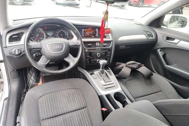 Used Audi A4L 2016 30 TFSI Collector's Edition Automatic Comfort Model Center Console