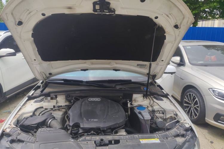 Used Audi A4L 2016 35 TFSI Collector's Edition Automatic Standard Model Engine Bay