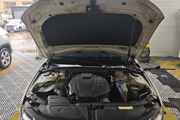 Used Audi A4L 2016 35 TFSI Collector's Edition Automatic Standard Model Engine Bay