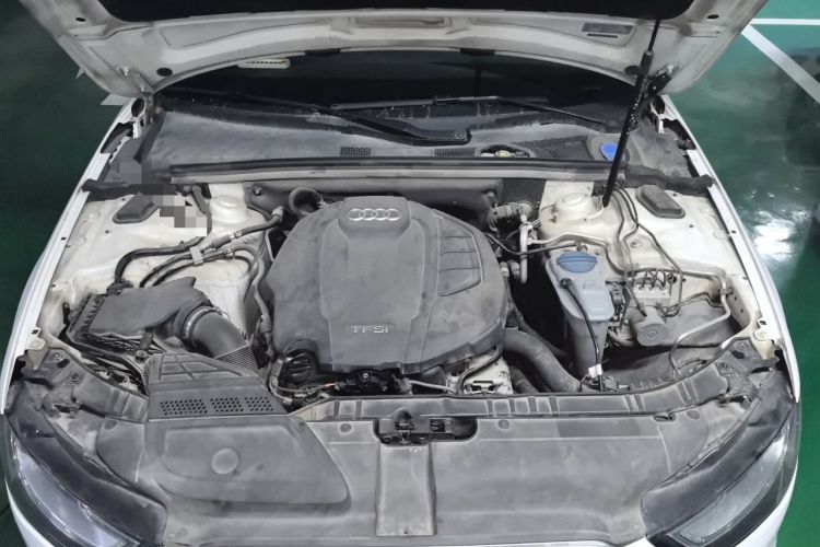 Used Audi A4L 2016 35 TFSI Automatic Standard Model Engine Bay