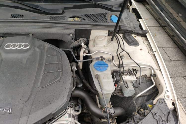 Used Audi A4L 2016 35 TFSI Collector's Edition Automatic Standard Model Engine Bay Left