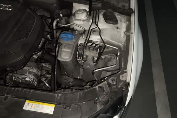 Used Audi A4L 2016 35 TFSI Collector's Edition Automatic Standard Model Engine Bay Left