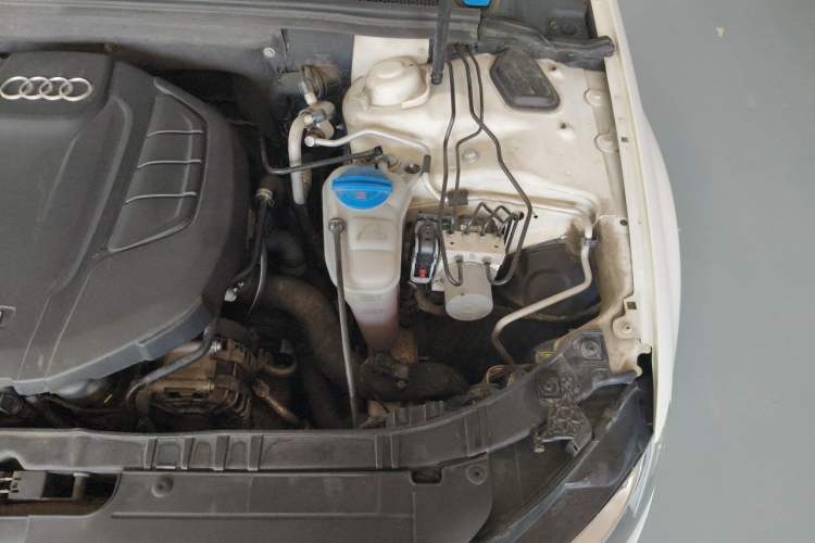 Used Audi A4L 2016 35 TFSI Collector's Edition Automatic Standard Model Engine Bay Left