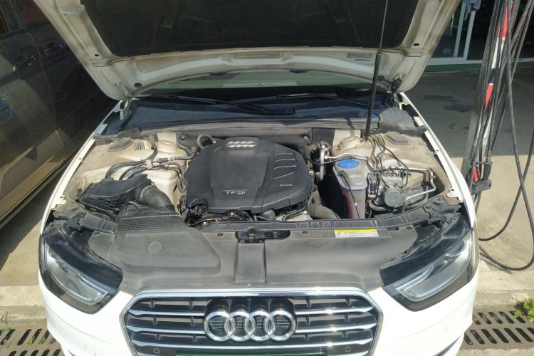 Used Audi A4L 2016 35 TFSI Collector's Edition Automatic Standard Model Engine Bay