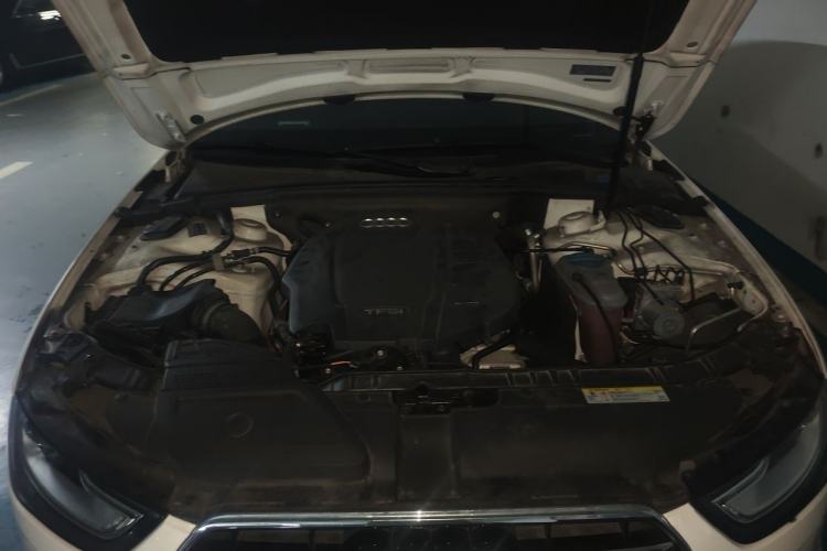 Used Audi A4L 2016 35 TFSI Collector's Edition Automatic Standard Model Engine Bay