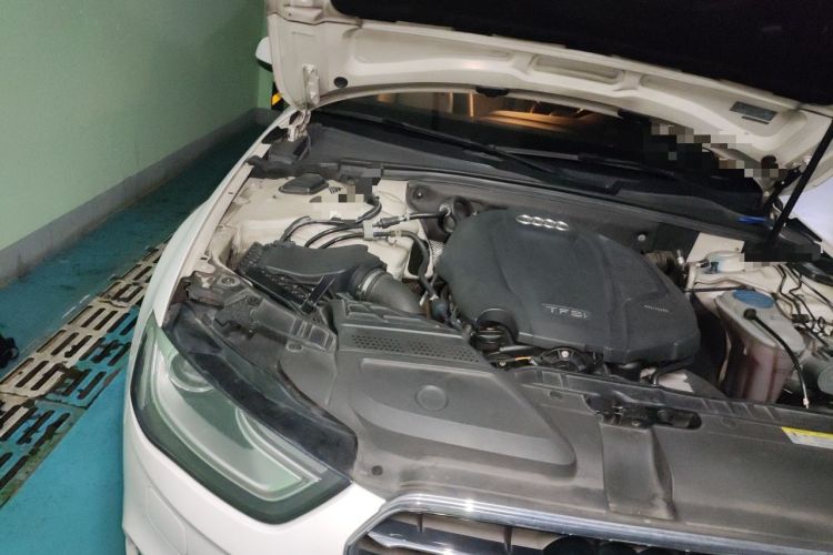 Used Audi A4L 2016 35 TFSI Collector's Edition Automatic Standard Model Engine Bay Right