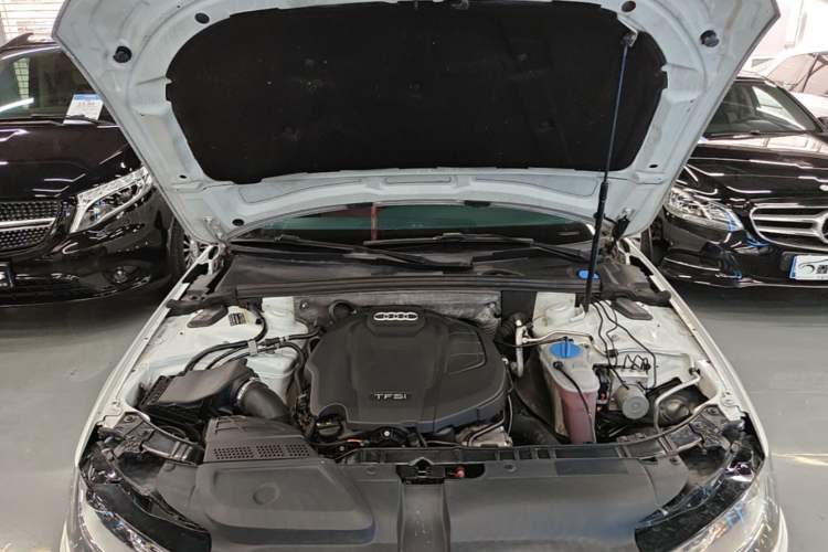 Used Audi A4L 2016 35 TFSI Automatic Standard Model Engine Bay