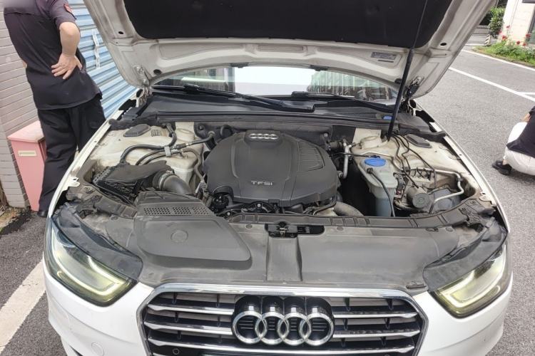 Used Audi A4L 2016 35 TFSI Automatic Standard Model Engine Bay