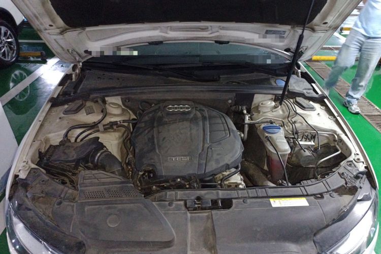 Used Audi A4L 2016 35 TFSI Collector's Edition Automatic Standard Model Engine Bay