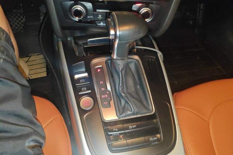 Used Audi A4L 2016 35 TFSI Collector's Edition Automatic Standard Model Gear Lever