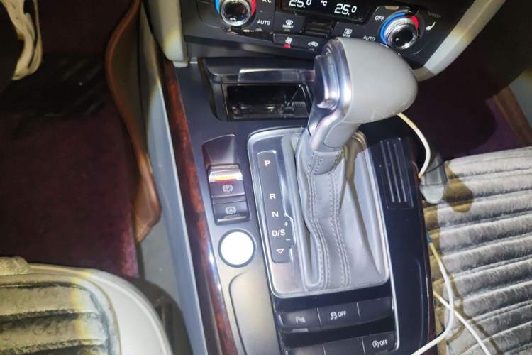 Used Audi A4L 2016 35 TFSI Automatic Comfort Model Gear Lever