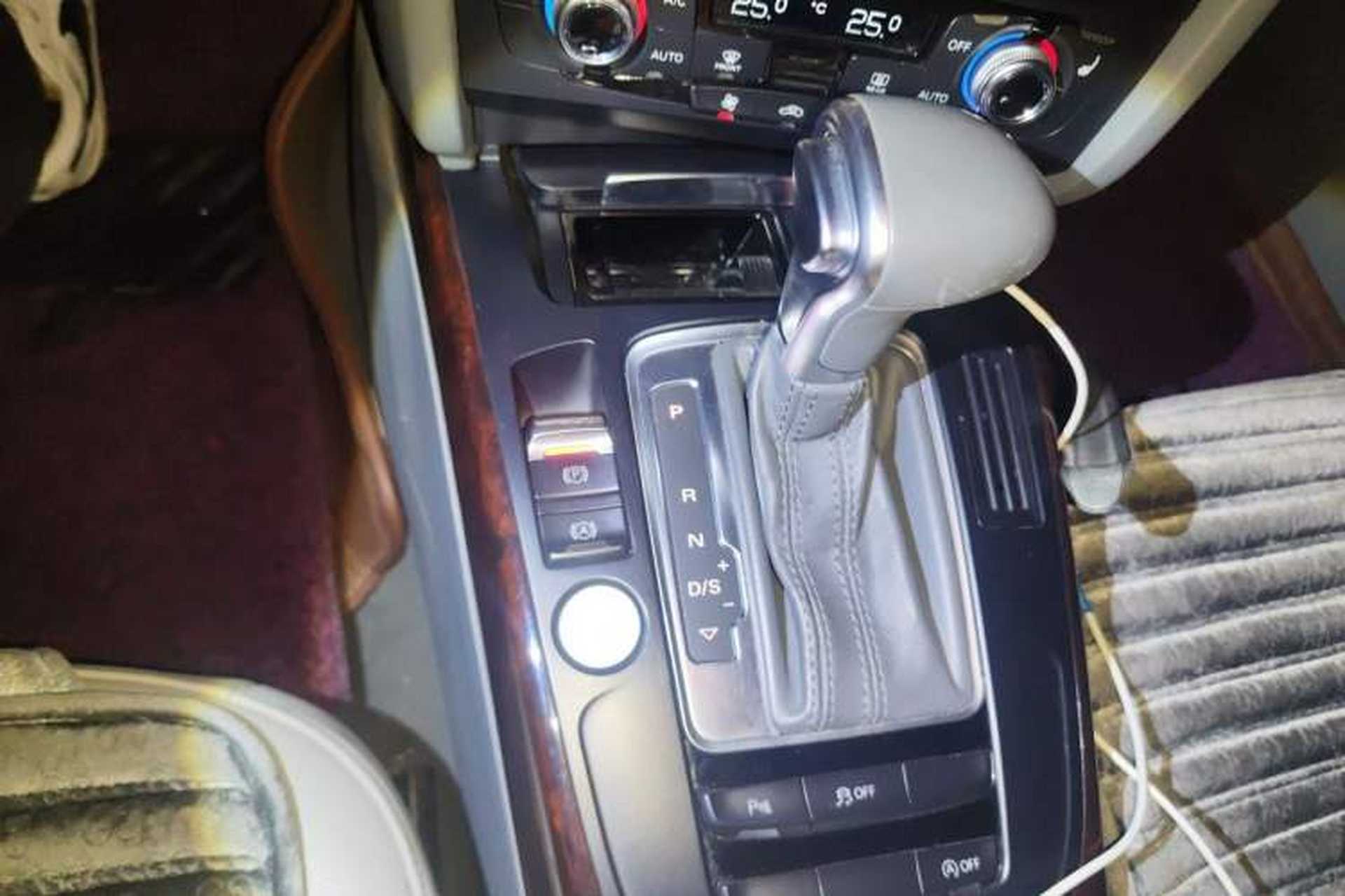 Used Audi A4L 2016 35 TFSI Automatic Comfort Model Gear Lever