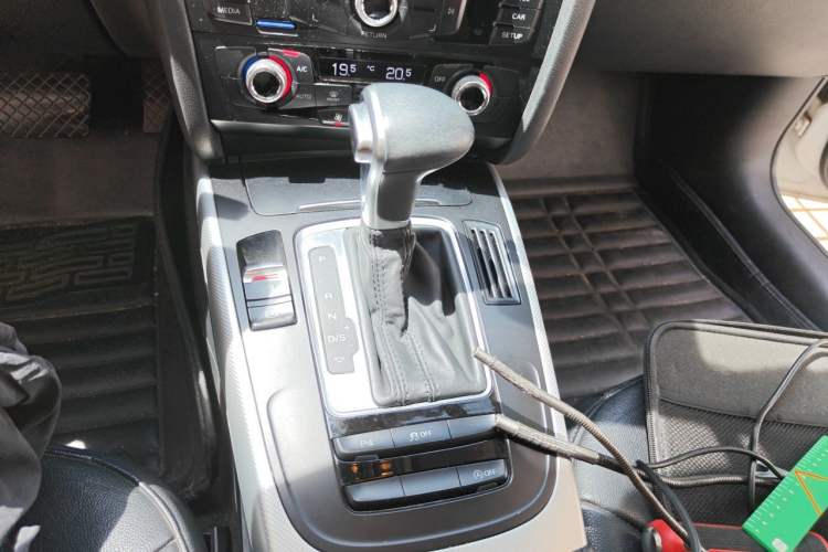 Used Audi A4L 2016 35 TFSI Automatic Comfort Model Gear Lever
