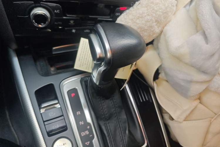 Used Audi A4L 2016 35 TFSI Collector's Edition Automatic Standard Model Gear Lever