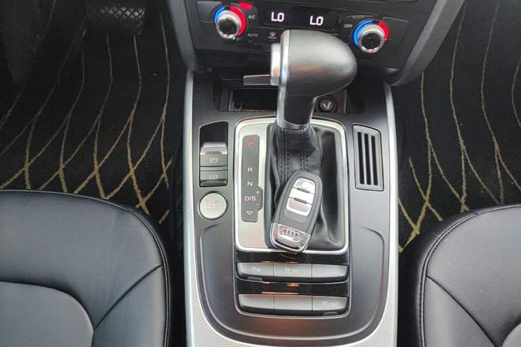 Used Audi A4L 2016 35 TFSI Collector's Edition Automatic Standard Model Gear Lever