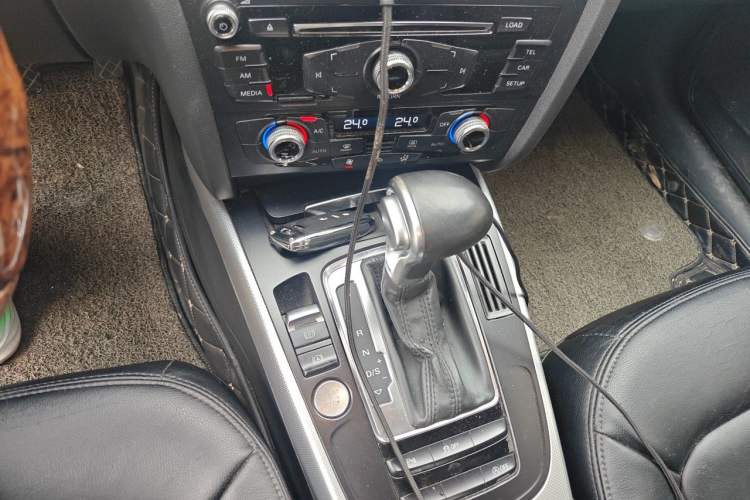 Used Audi A4L 2016 35 TFSI Collector's Edition Automatic Standard Model Gear Lever