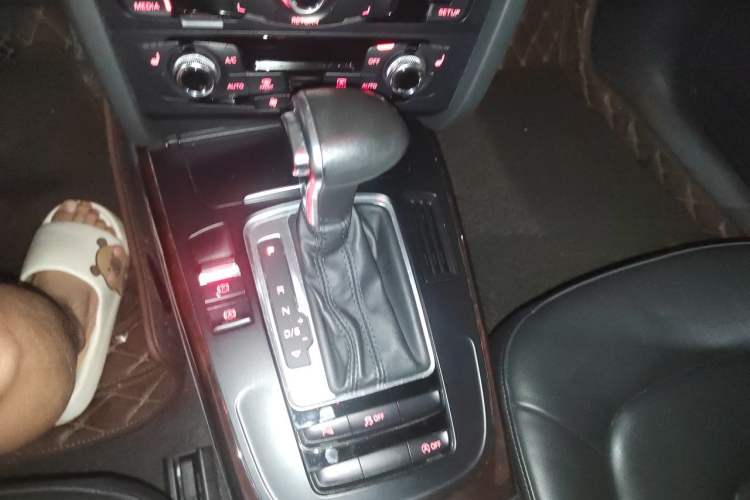 Used Audi A4L 2016 35 TFSI Automatic Comfort Model Gear Lever