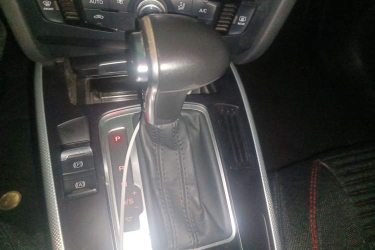 Used Audi A4L 2016 30 TFSI Automatic Comfort Model Gear Lever