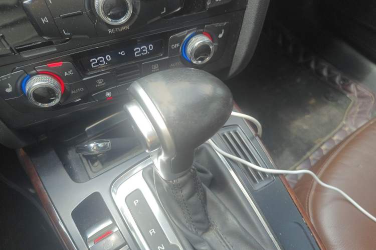 Used Audi A4L 2016 35 TFSI Automatic Comfort Model Gear Lever