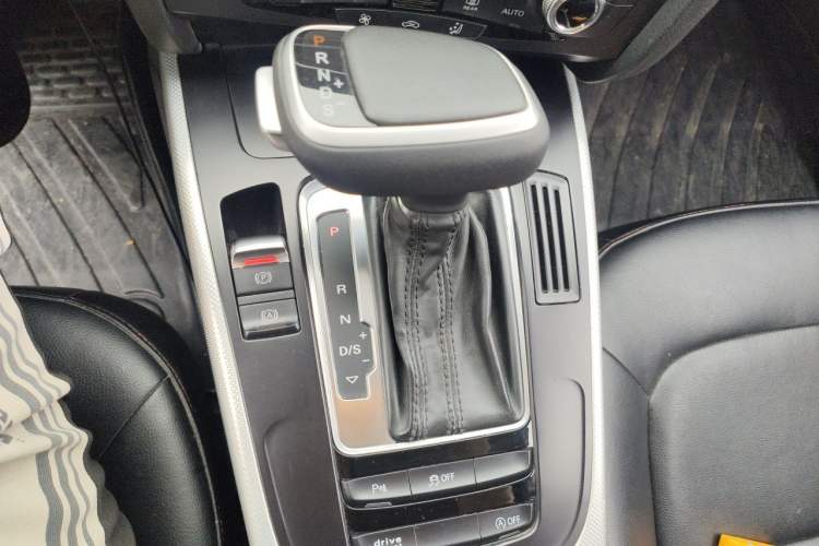 Used Audi A4L 2016 45 TFSI Collection Edition quattro Personalized Sports Model Gear Lever