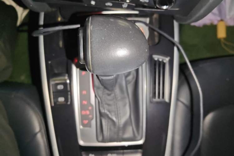 Used Audi A4L 2016 35 TFSI Automatic Comfort Model Gear Lever