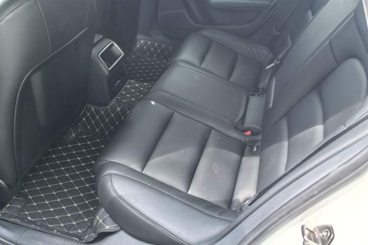 Used Audi A4L 2016 30 TFSI Collector's Edition Automatic Comfort Model Interior 3