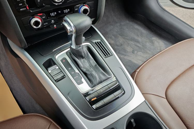 Used Audi A4L 2016 45 TFSI Collection Edition quattro Personalized Sports Model Interior 3