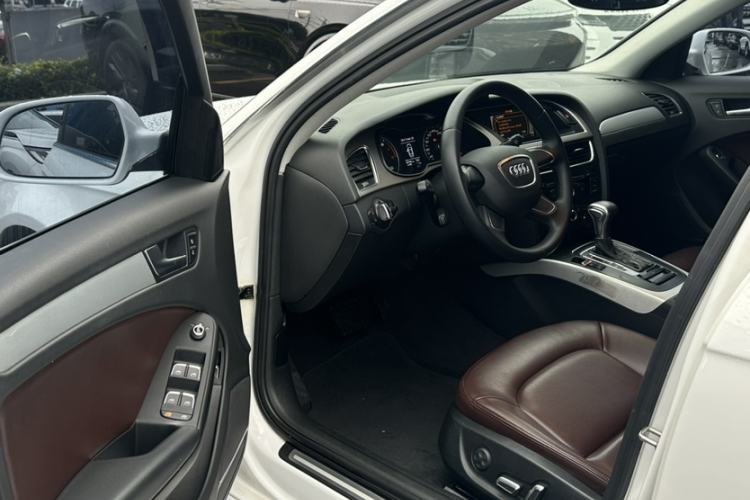 Used Audi A4L 2016 30 TFSI Collector's Edition Automatic Comfort Model Interior 4