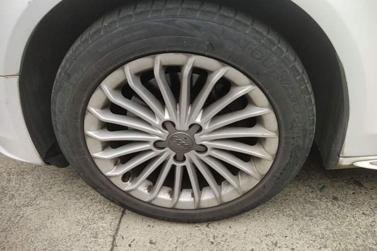 Used Audi A4L 2016 35 TFSI Collector's Edition Automatic Standard Model Left Front Wheel Hub