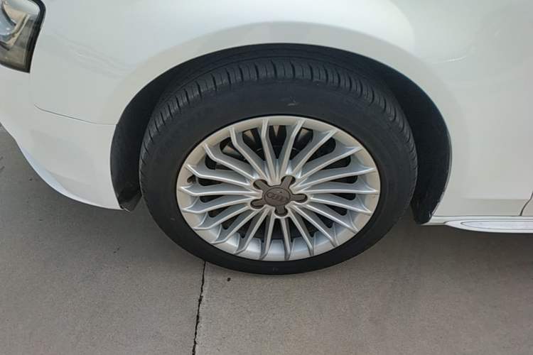 Used Audi A4L 2016 35 TFSI Collector's Edition Automatic Standard Model Left Front Wheel Hub