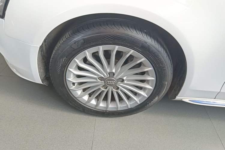 Used Audi A4L 2016 35 TFSI Collector's Edition Automatic Standard Model Left Front Wheel Hub