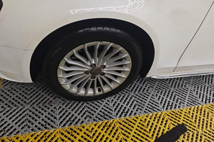 Used Audi A4L 2016 35 TFSI Collector's Edition Automatic Standard Model Left Front Wheel Hub