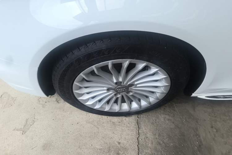 Used Audi A4L 2016 35 TFSI Collection Edition S line Comfort Model Left Front Wheel Hub