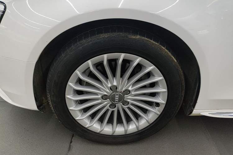 Used Audi A4L 2016 35 TFSI Automatic Comfort Model Left Front Wheel Hub