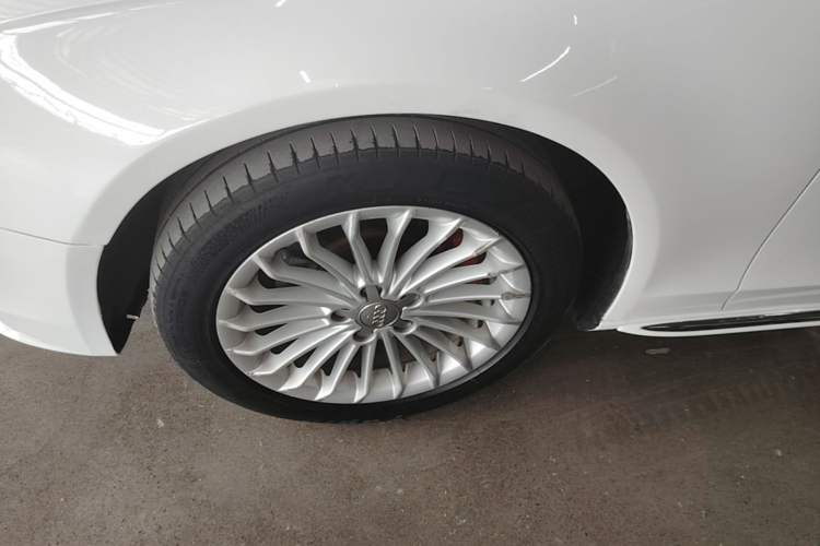 Used Audi A4L 2016 35 TFSI Automatic Comfort Model Left Front Wheel Hub