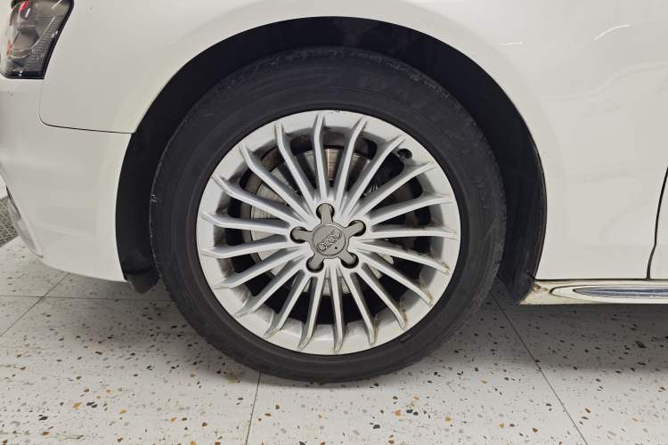 Used Audi A4L 2016 35 TFSI Collection Edition S line Comfort Model Left Front Wheel Hub