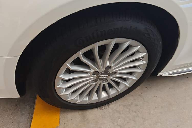 Used Audi A4L 2016 35 TFSI Collector's Edition Automatic Standard Model Left Front Wheel Hub