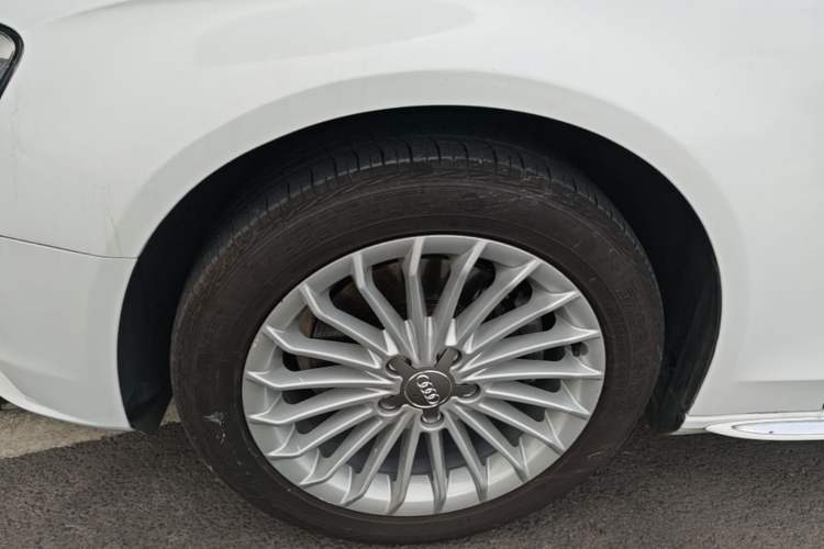 Used Audi A4L 2016 35 TFSI Collector's Edition Automatic Standard Model Left Front Wheel Hub