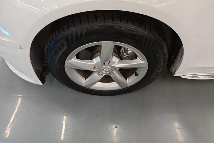 Used Audi A4L 2016 35 TFSI Automatic Standard Model Left Front Wheel Hub