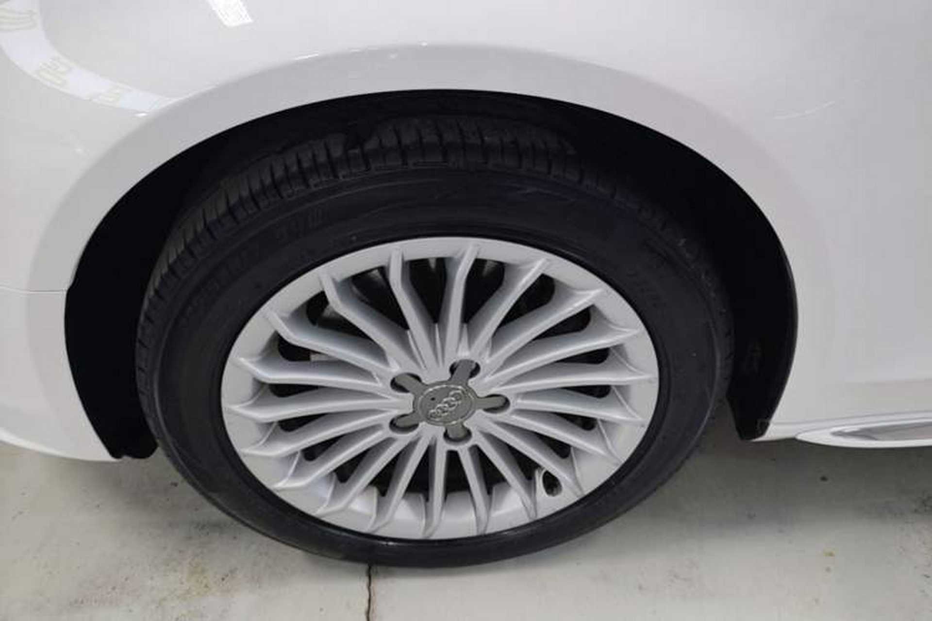 Used Audi A4L 2016 35 TFSI Collector's Edition Automatic Standard Model Left Front Wheel Hub
