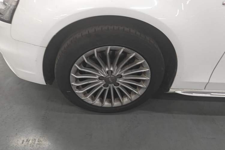Used Audi A4L 2016 35 TFSI Collection Edition S line Comfort Model Left Front Wheel Hub