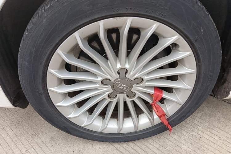 Used Audi A4L 2016 35 TFSI Collector's Edition Automatic Standard Model Left Front Wheel Hub